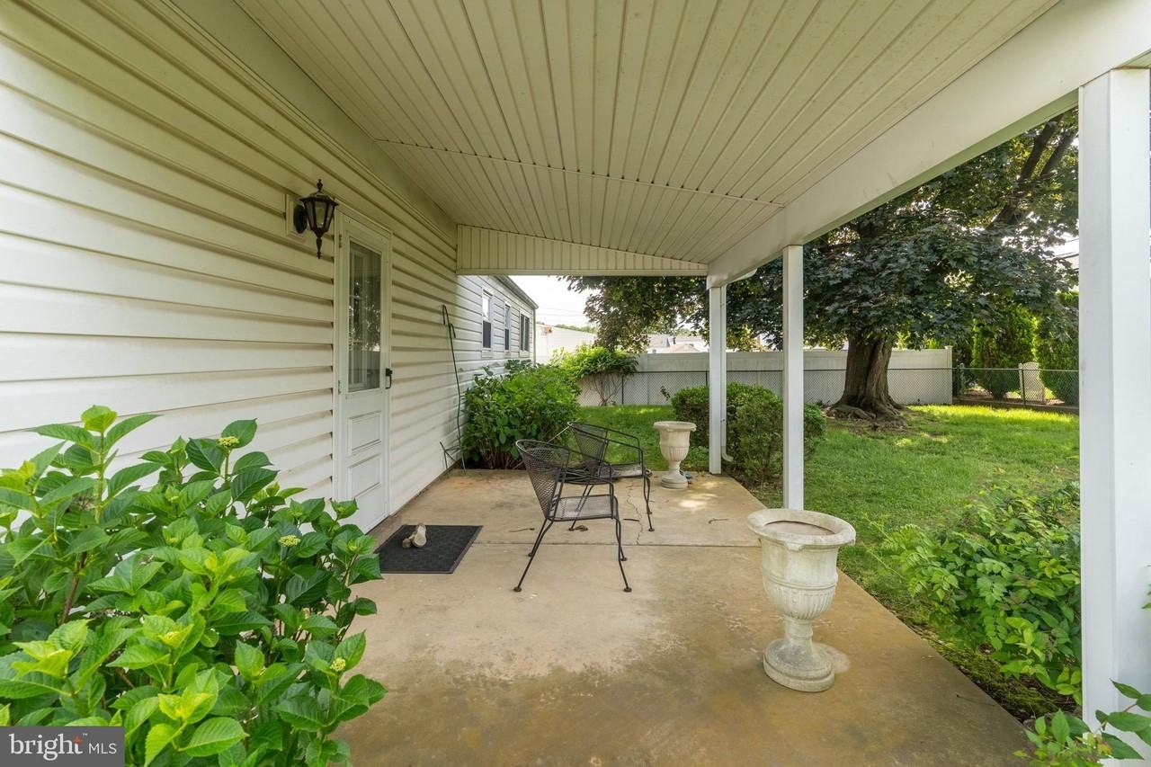 13032 Worthington Rd - Photo 7 of 33