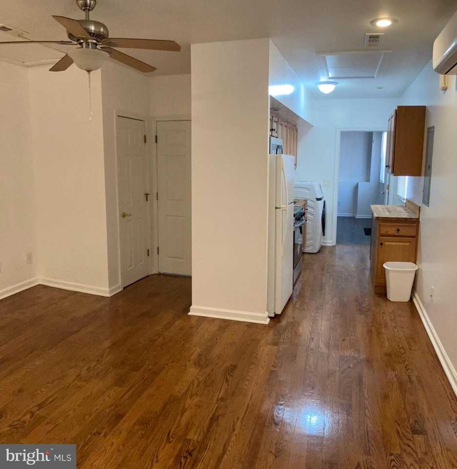 1109 S 23rd St - Photo 4 of 17