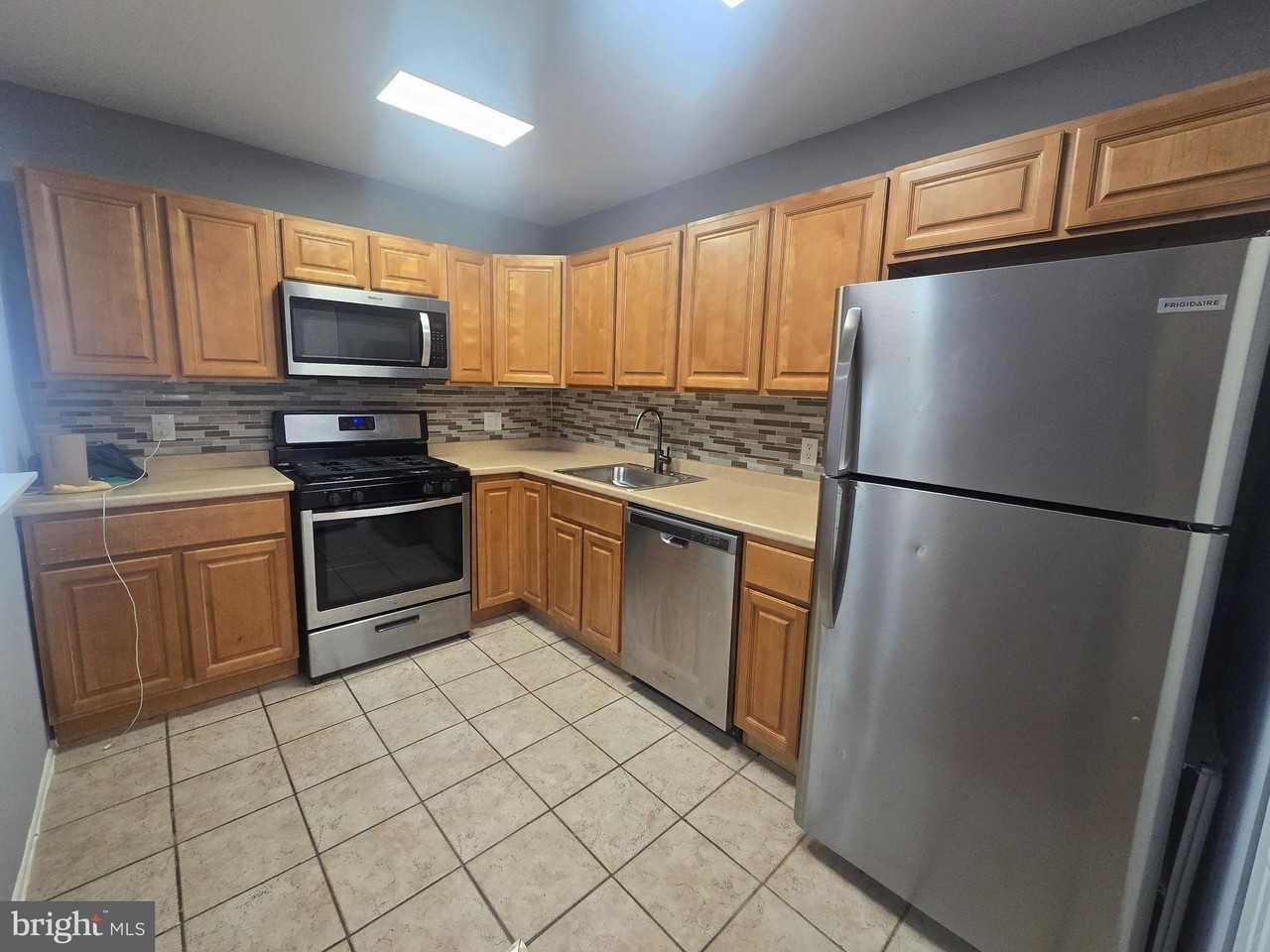 2415 Tremont St - Photo 5 of 15