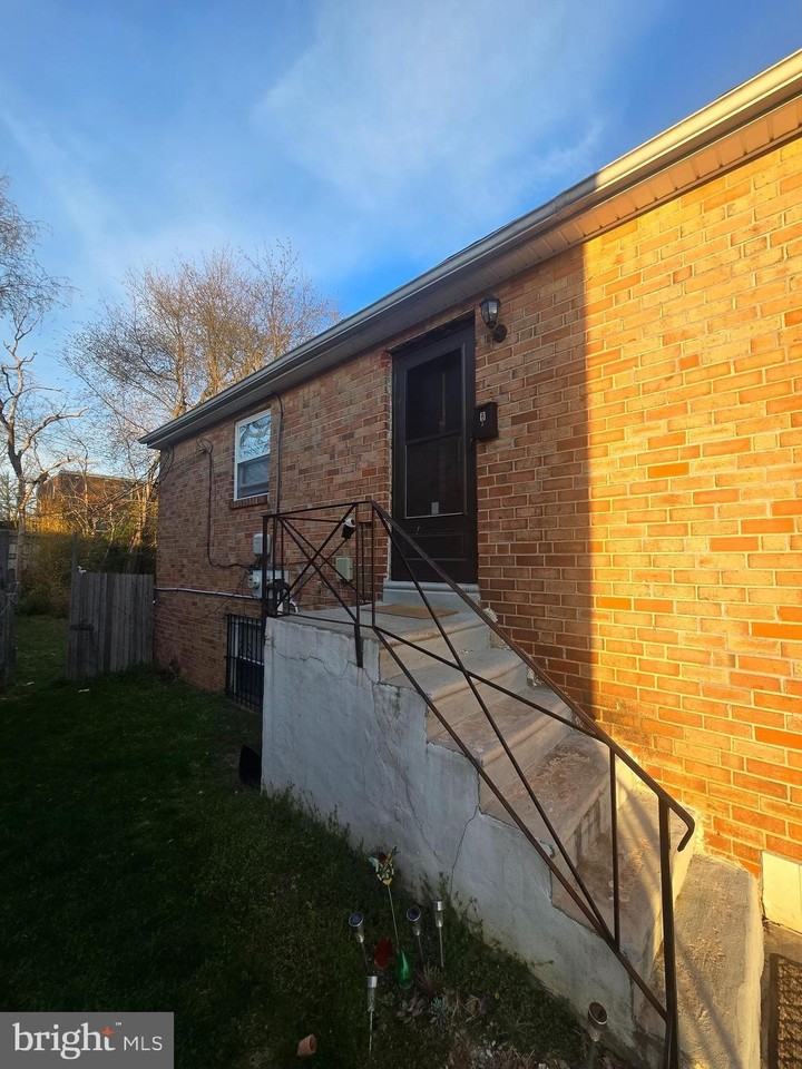 529 Foster St - Photo 2 of 17