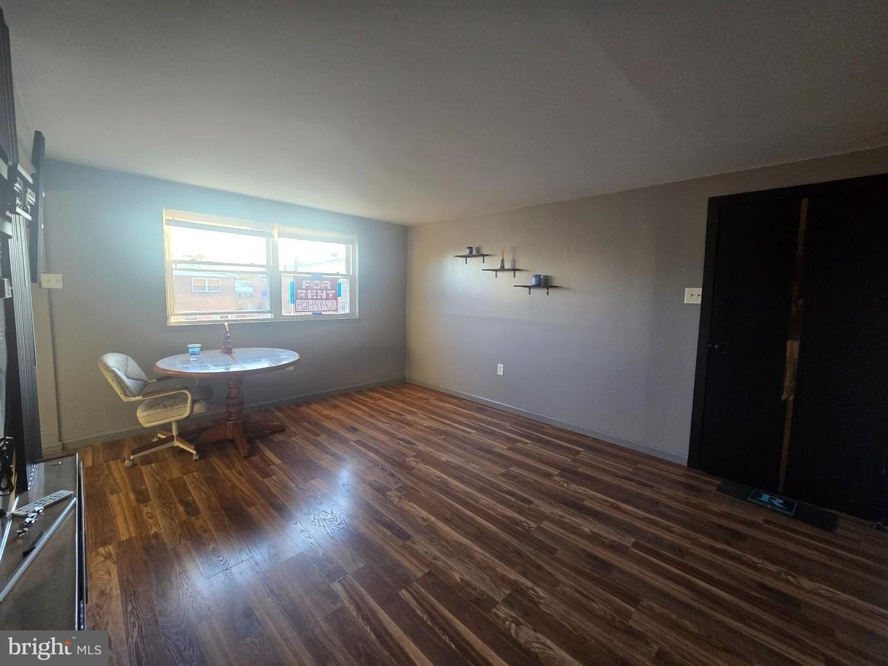 529 Foster St - Photo 6 of 17