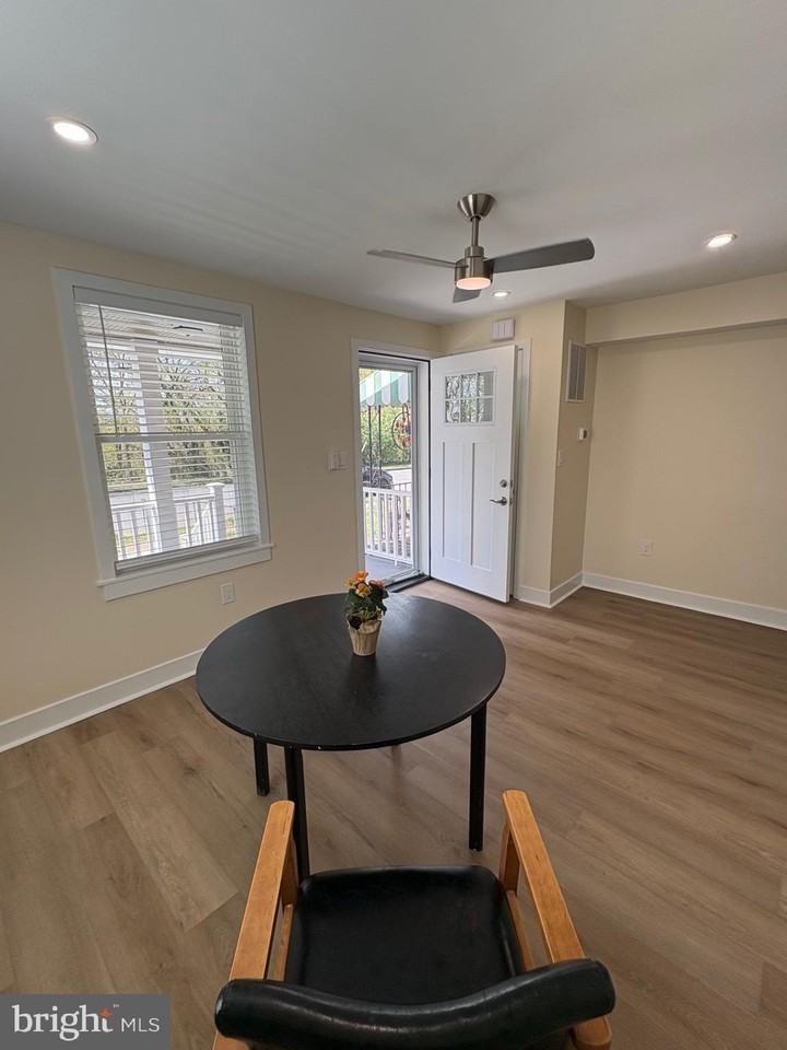 2449 S Oakland St - Photo 5 of 29