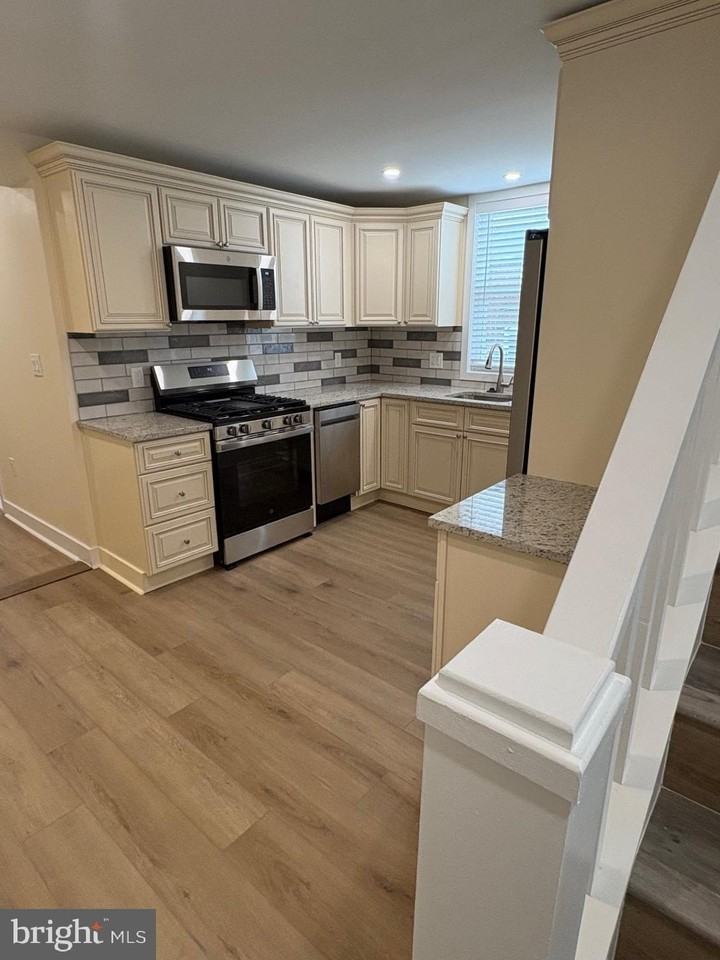 2449 S Oakland St - Photo 6 of 29