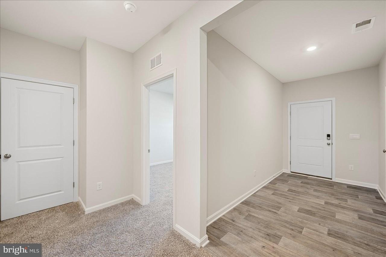 118 Clerkenwell Dr - Photo 2 of 21