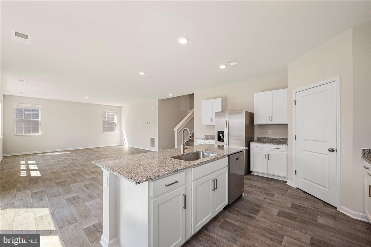 118 Clerkenwell Dr - Photo 3 of 21