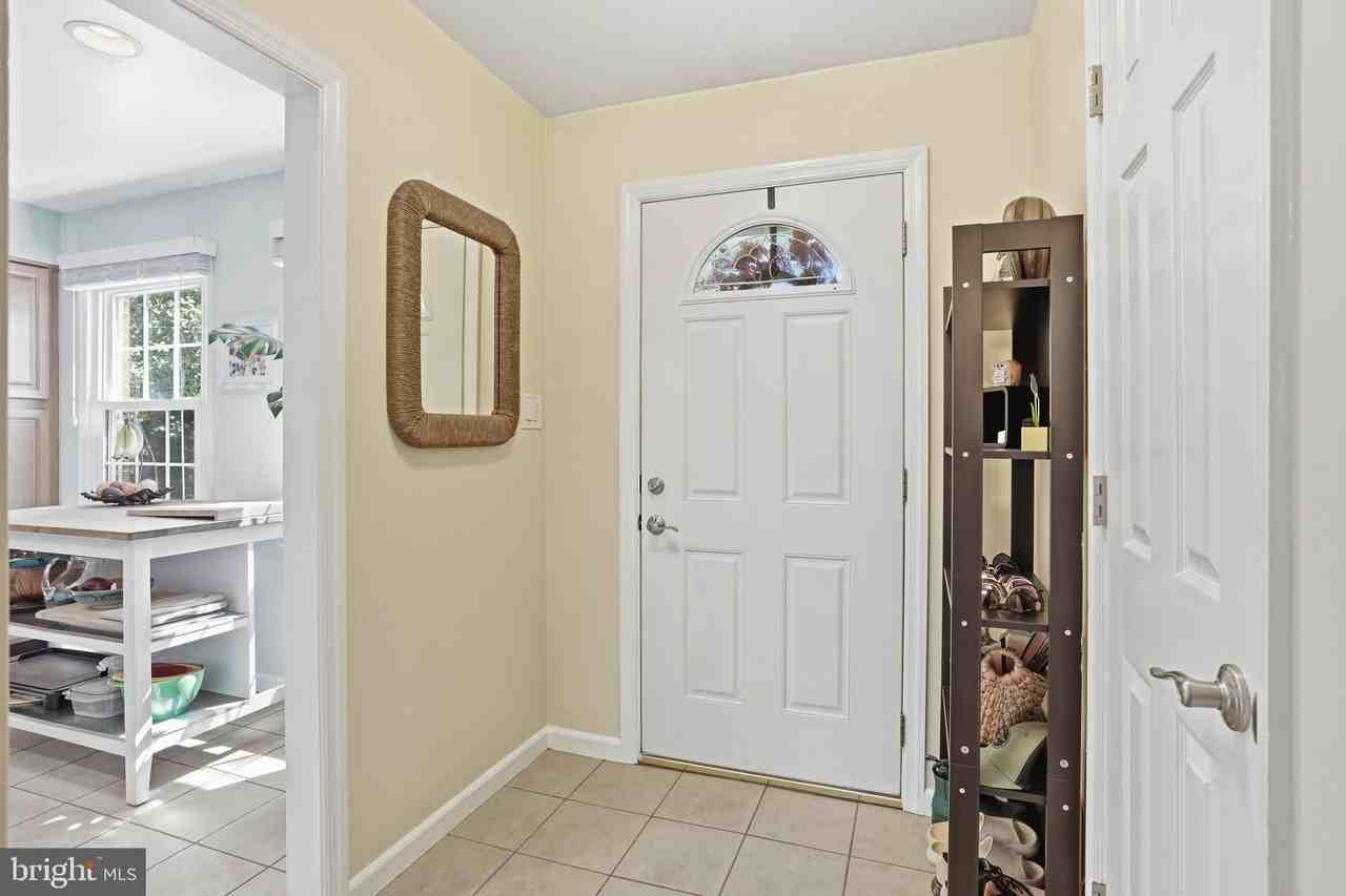 9100 Omar Ct - Photo 2 of 22