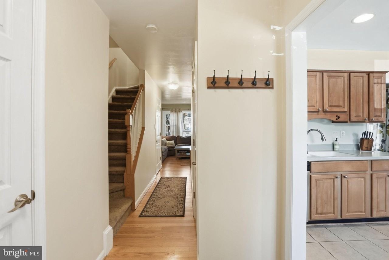 9100 Omar Ct - Photo 3 of 22