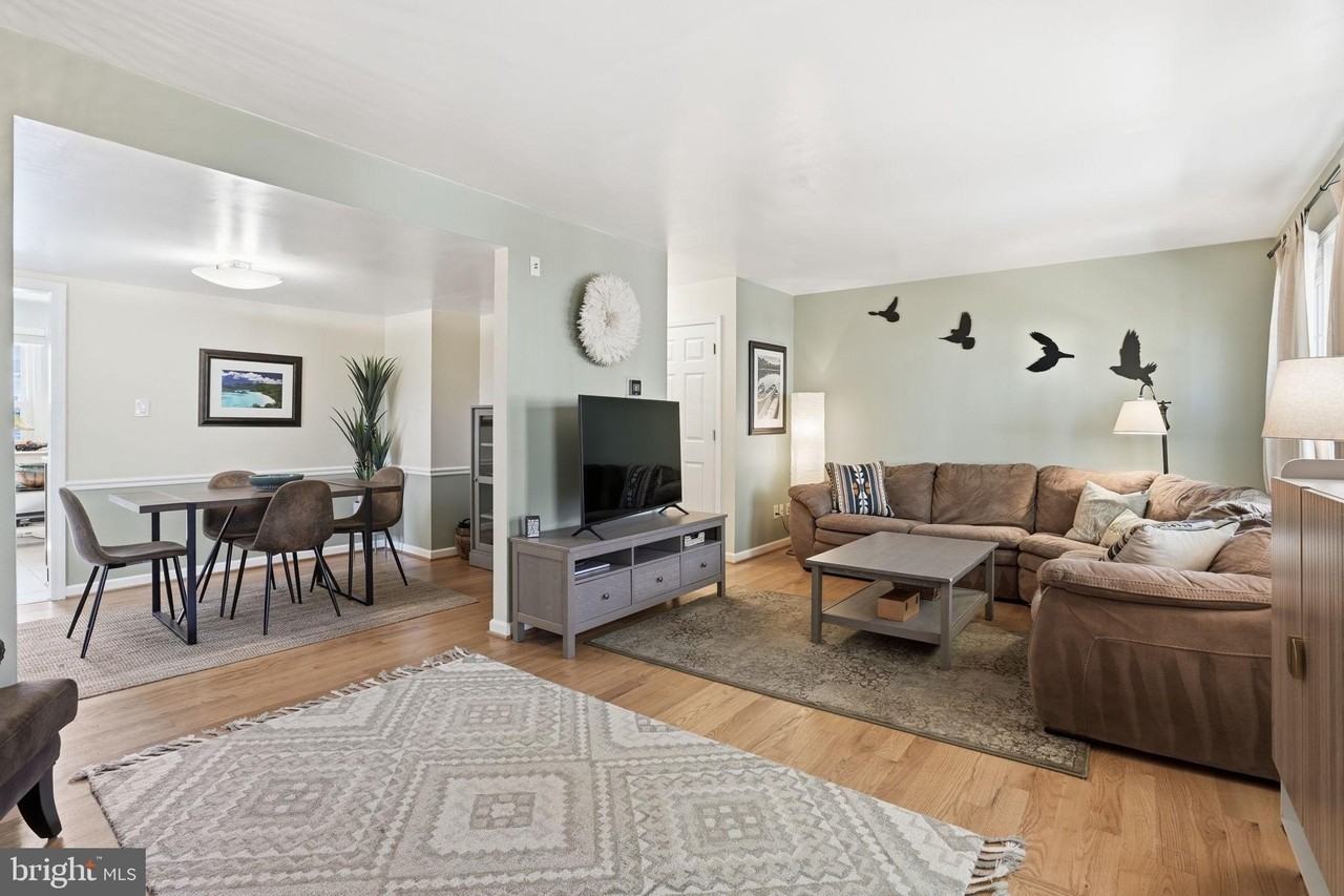 9100 Omar Ct - Photo 4 of 22