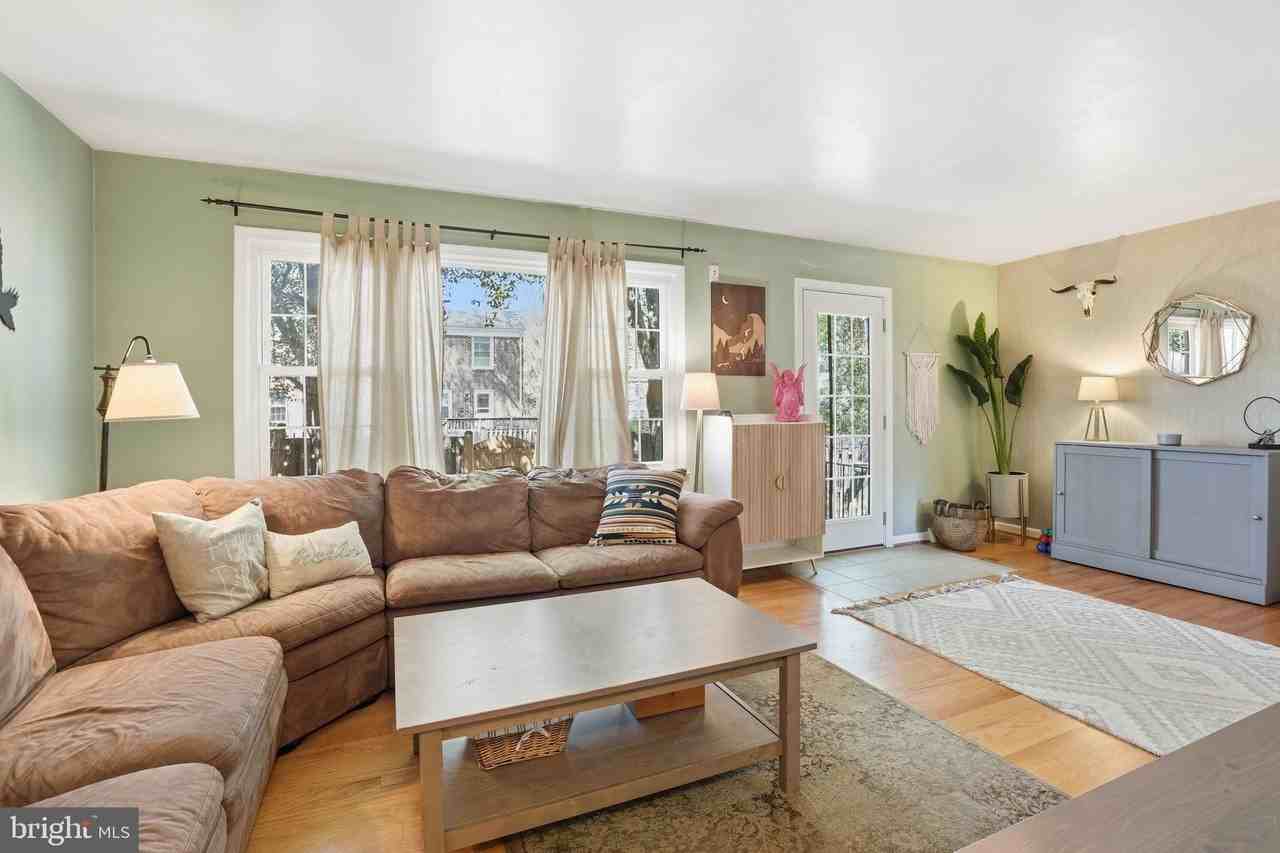 9100 Omar Ct - Photo 5 of 22