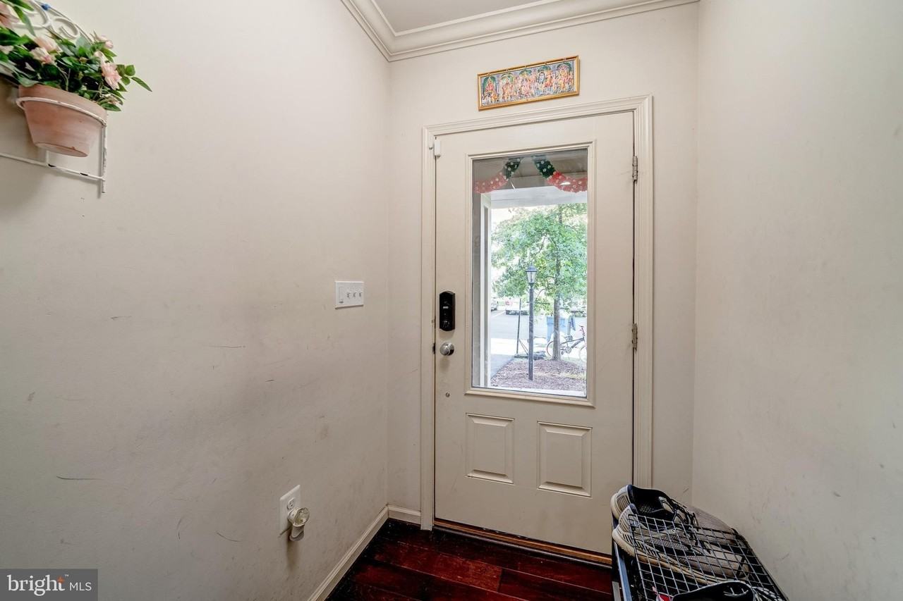 23697 Sailfish Sq - Photo 2 of 34