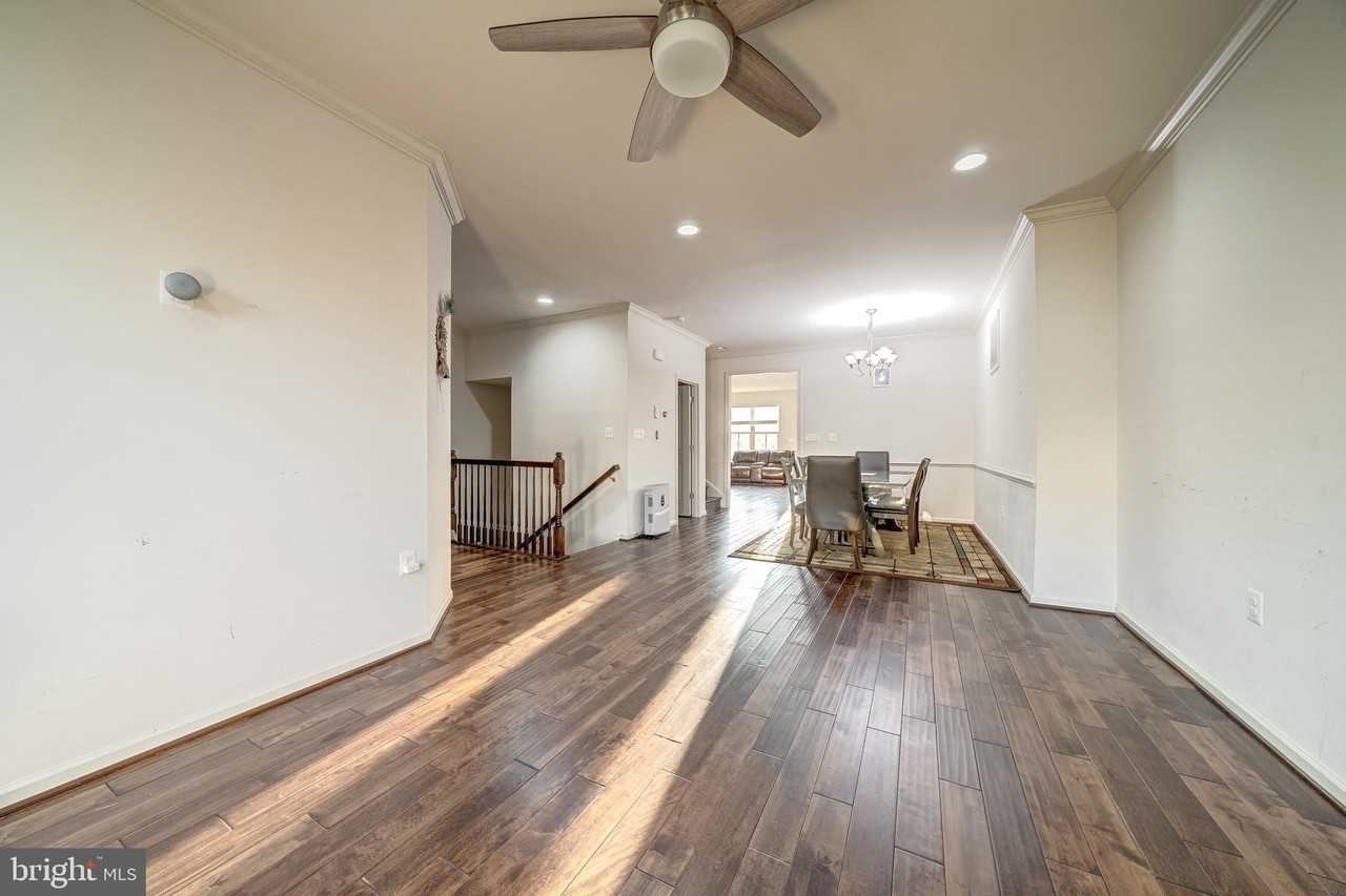 23697 Sailfish Sq - Photo 4 of 34