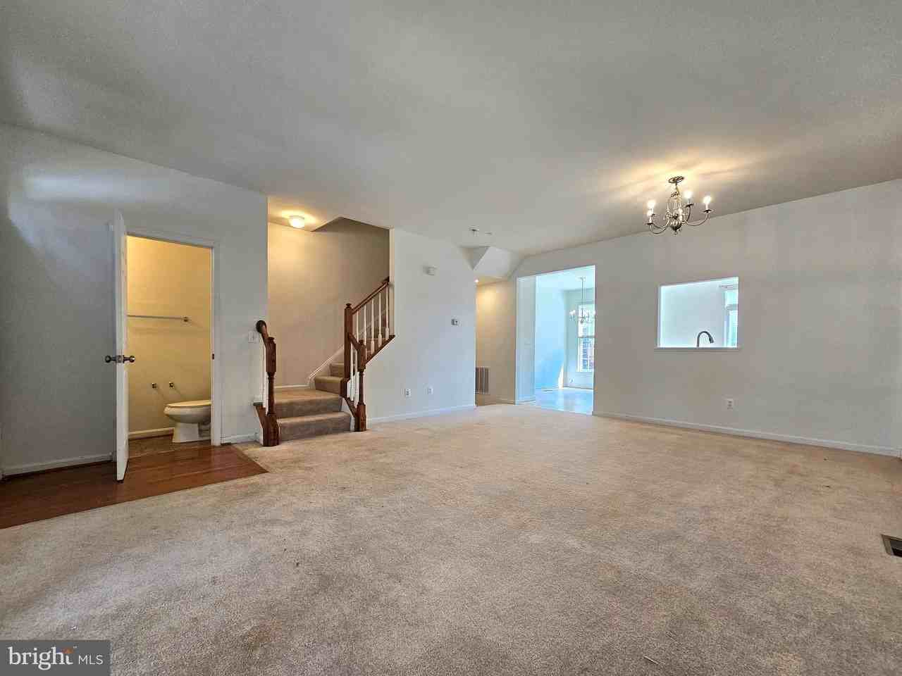 15328 Elizabeth Burbage Loop - Photo 4 of 30