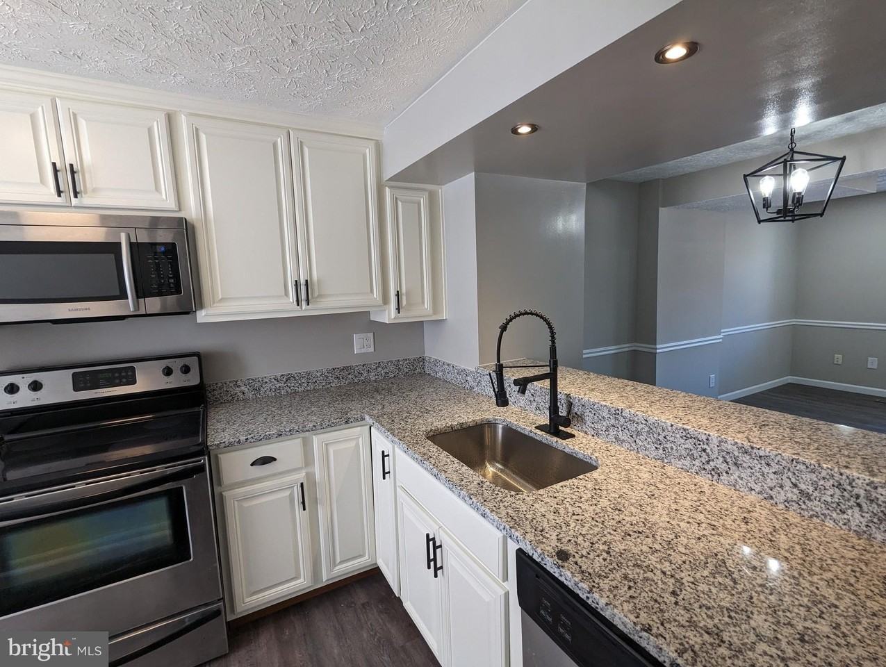 1680 Thenia Pl - Photo 4 of 39