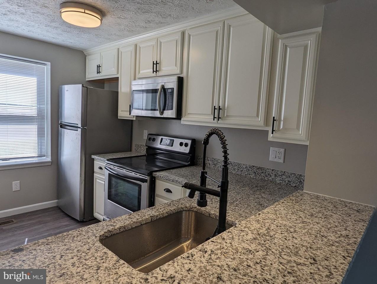 1680 Thenia Pl - Photo 5 of 39