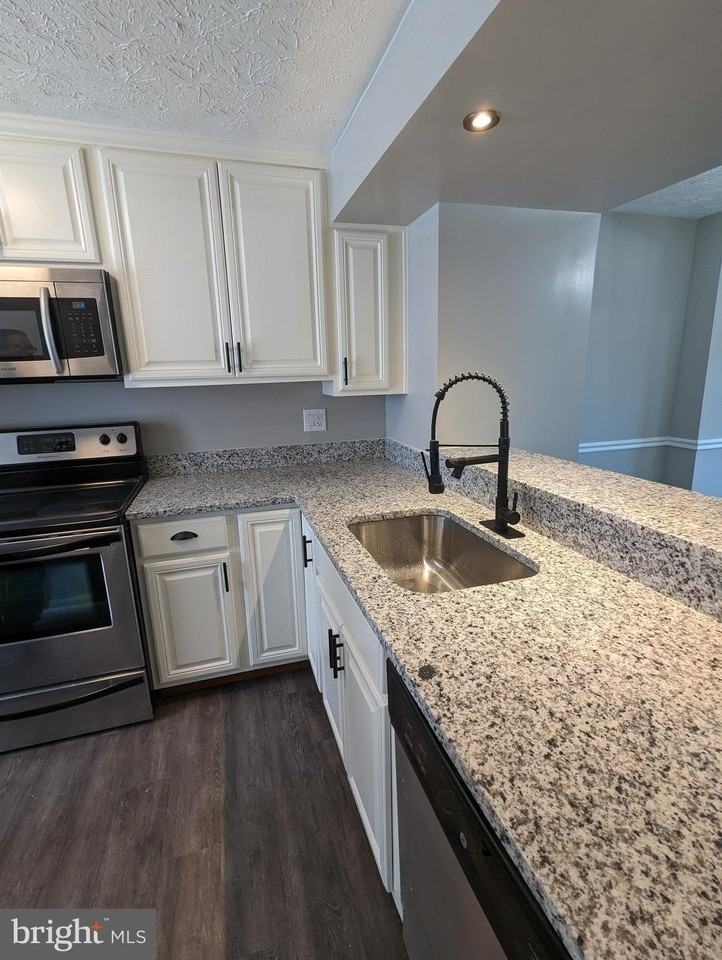 1680 Thenia Pl - Photo 6 of 39