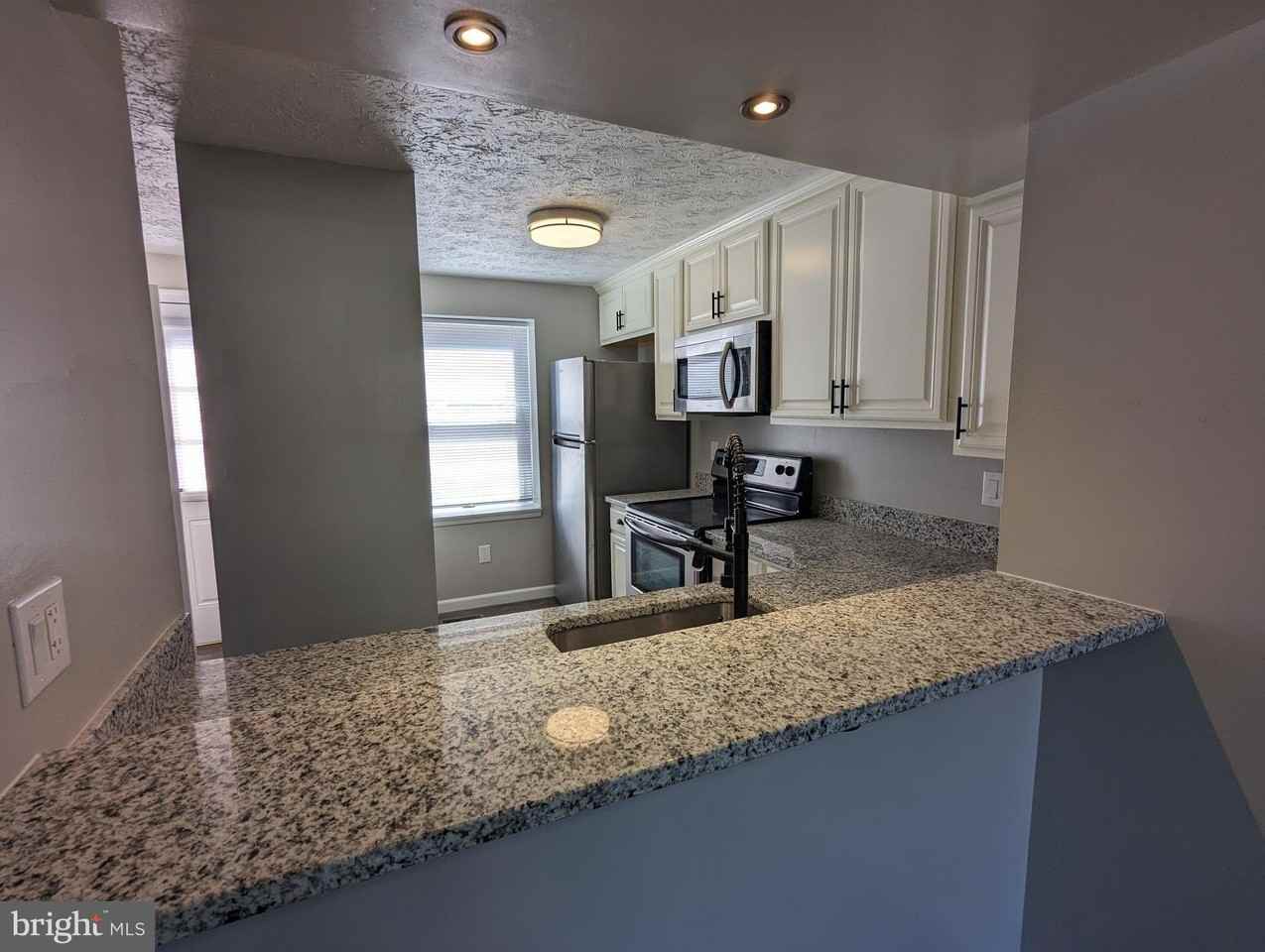 1680 Thenia Pl - Photo 7 of 39