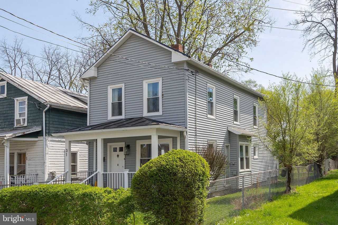 31 W Southwerk St - Photo 2 of 33