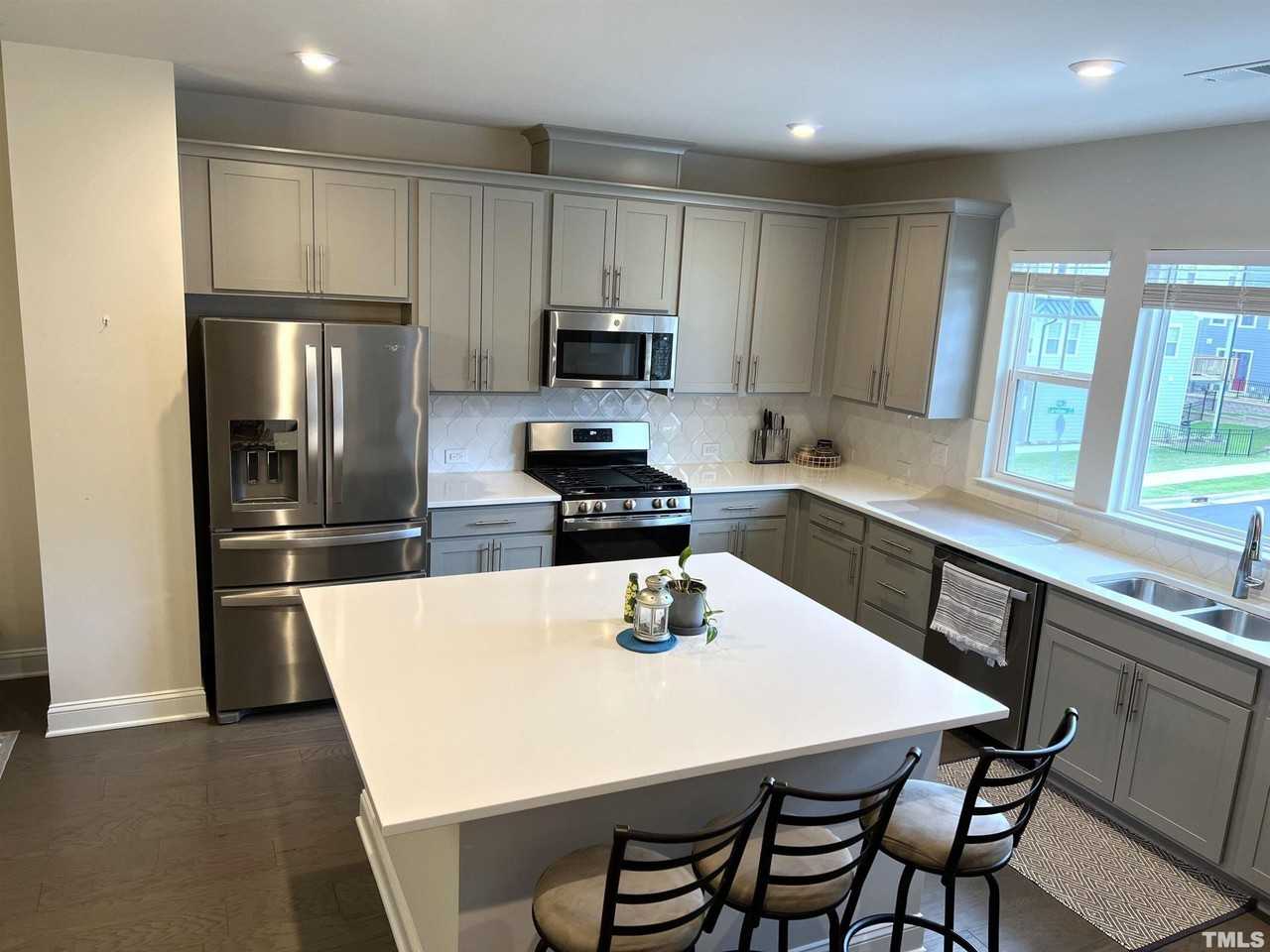 822 Amley Pl - Photo 3 of 19