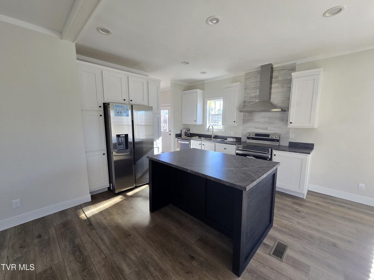 2208 Oak St - Photo 4 of 22