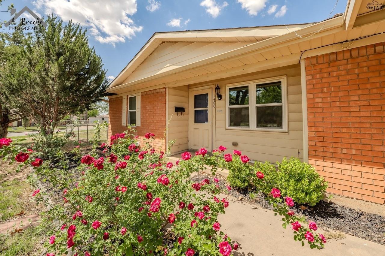 1400 Phoenix Dr - Photo 2 of 34