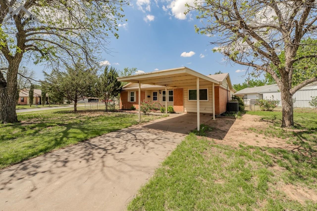 1400 Phoenix Dr - Photo 5 of 34