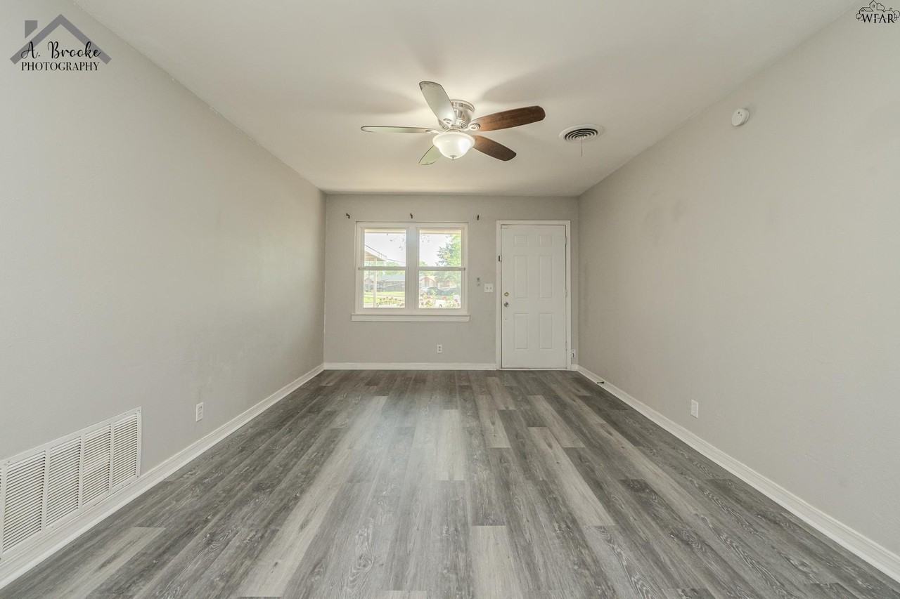 1400 Phoenix Dr - Photo 7 of 34