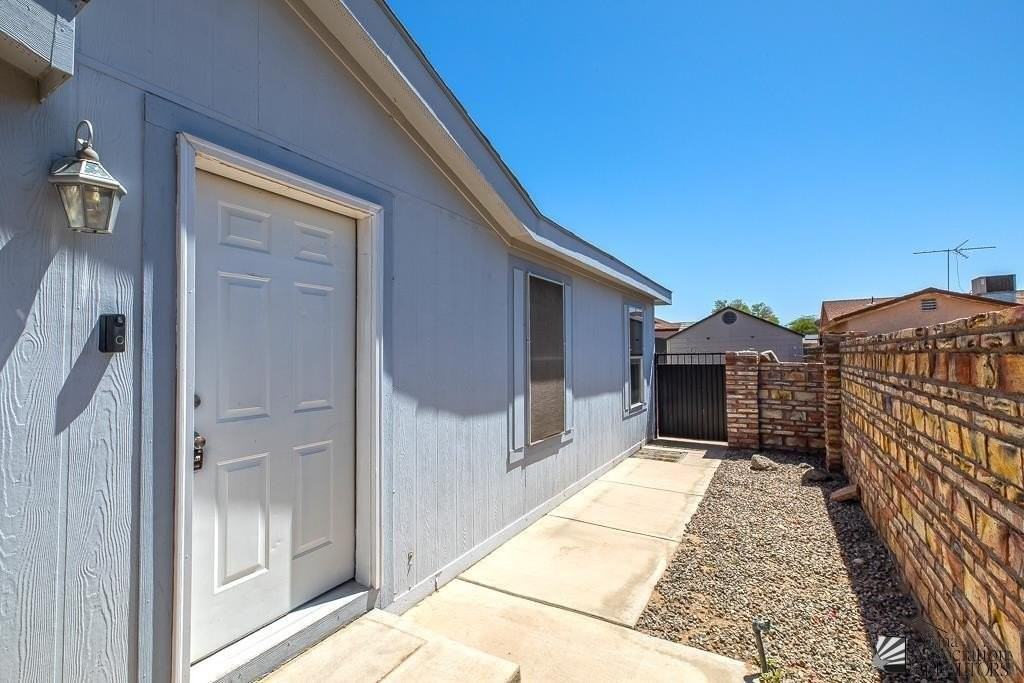 10439 E 37th St - Photo 2 of 19