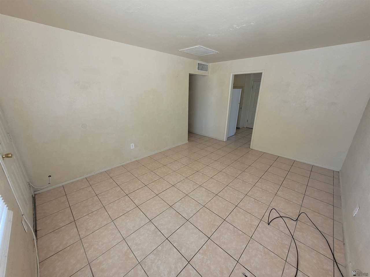 276 S 17th Ave - Photo 2 of 10