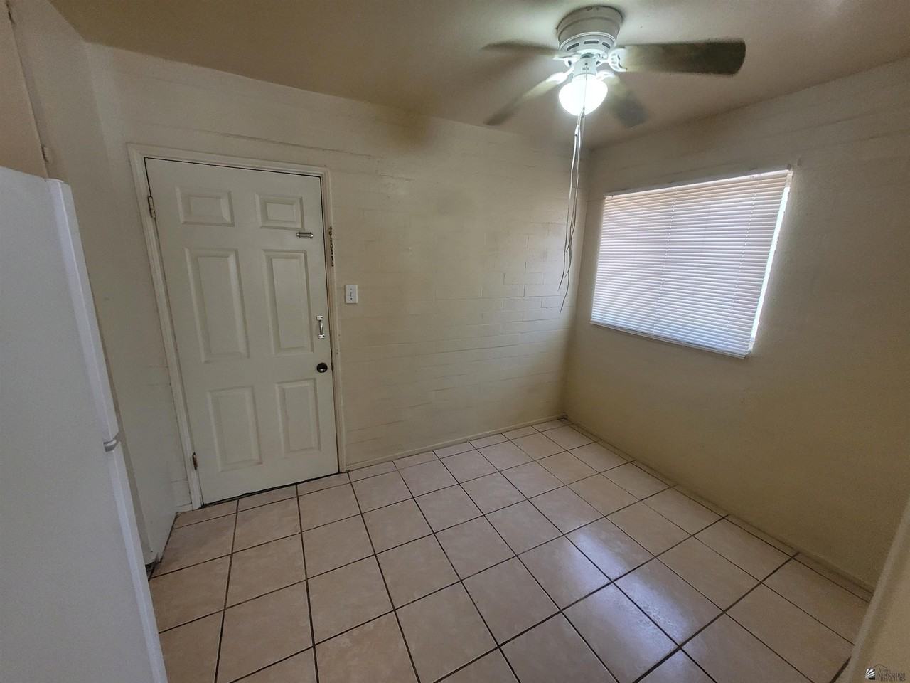 276 S 17th Ave - Photo 4 of 10