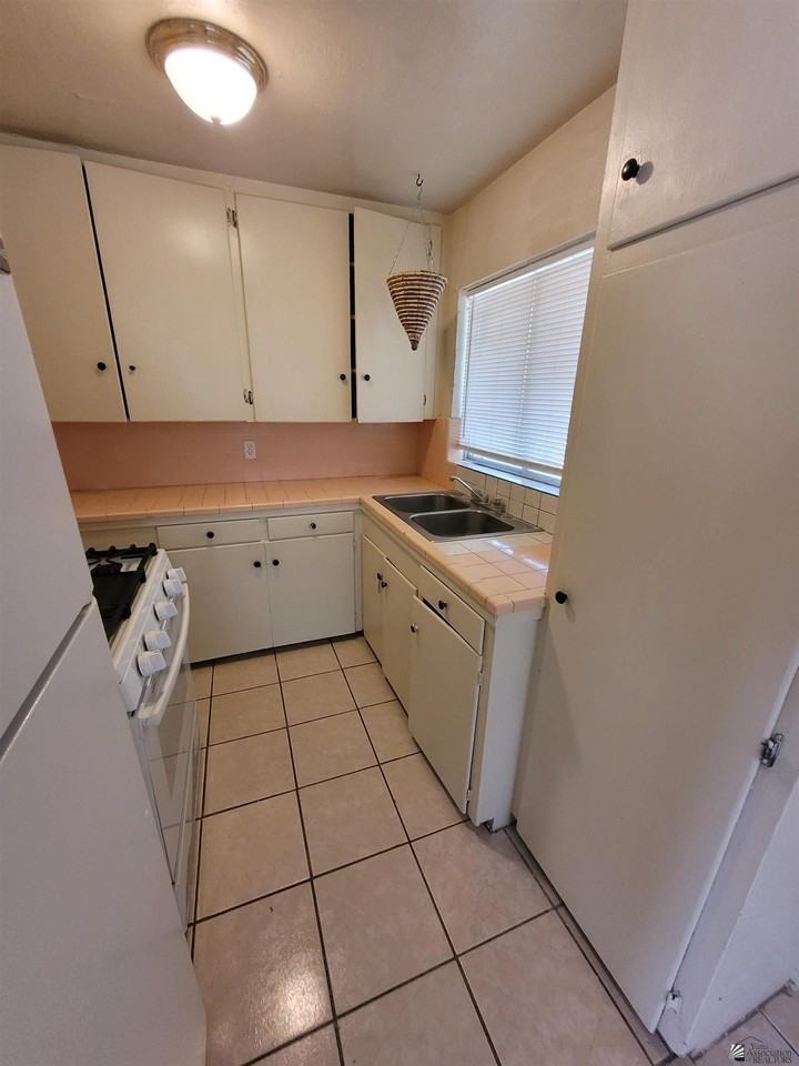 276 S 17th Ave - Photo 7 of 10