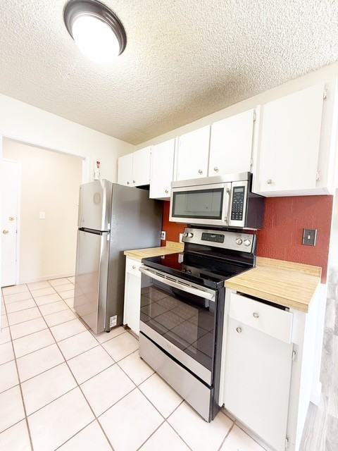 924 Shorewood Dr #B16 - Photo 5 of 21
