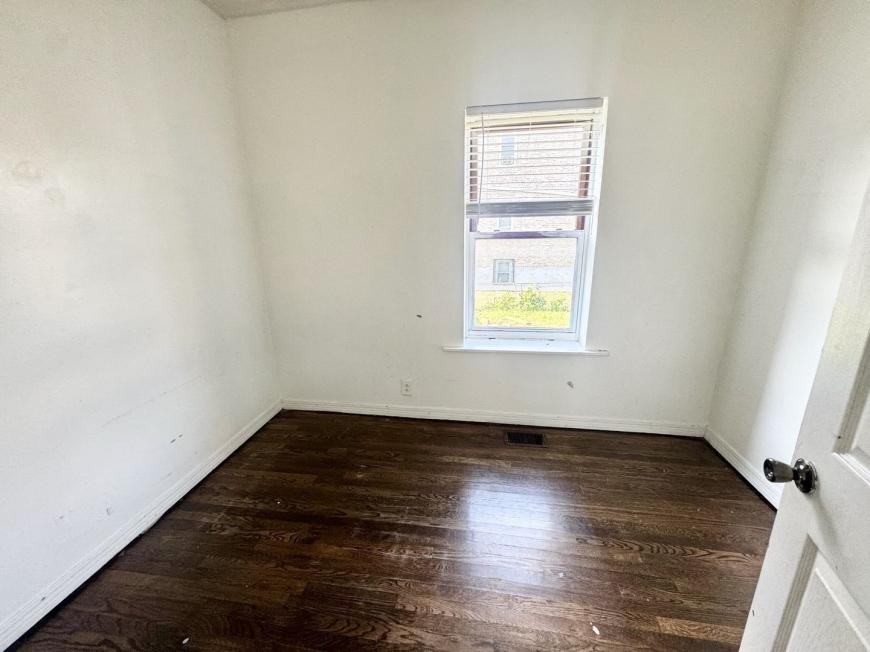 1250 N Springfield Ave - Photo 3 of 9