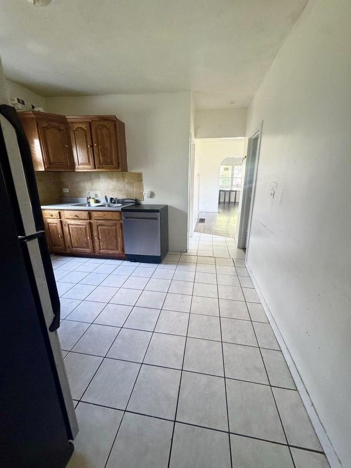 1250 N Springfield Ave - Photo 7 of 9