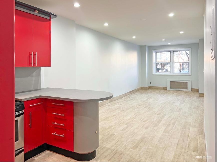 2035 E 7th St - Photo 3 of 7