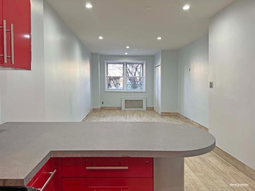 2035 E 7th St - Photo 5 of 7