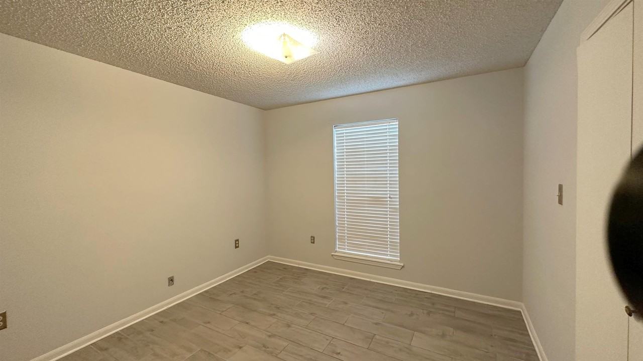 1406 Lee Dr - Photo 5 of 9