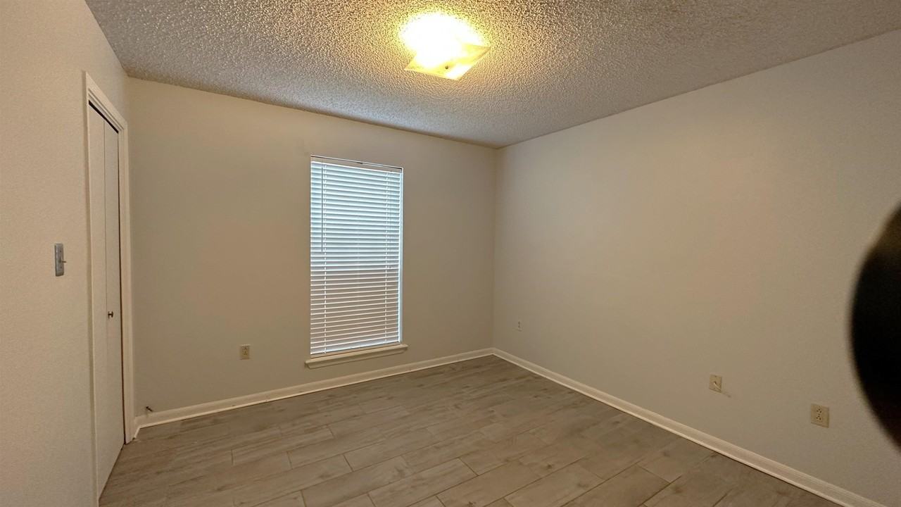 1406 Lee Dr - Photo 6 of 9