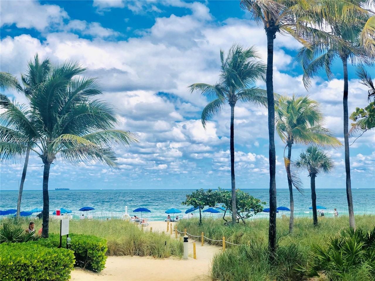 10275 Collins Avenue #630 - Photo 3 of 18