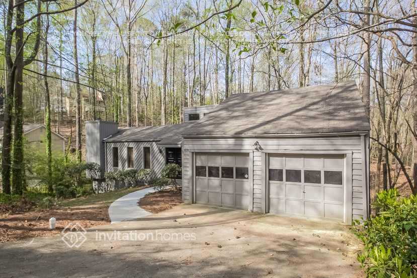 3895 Rock Mill Pkwy - Photo 2 of 5