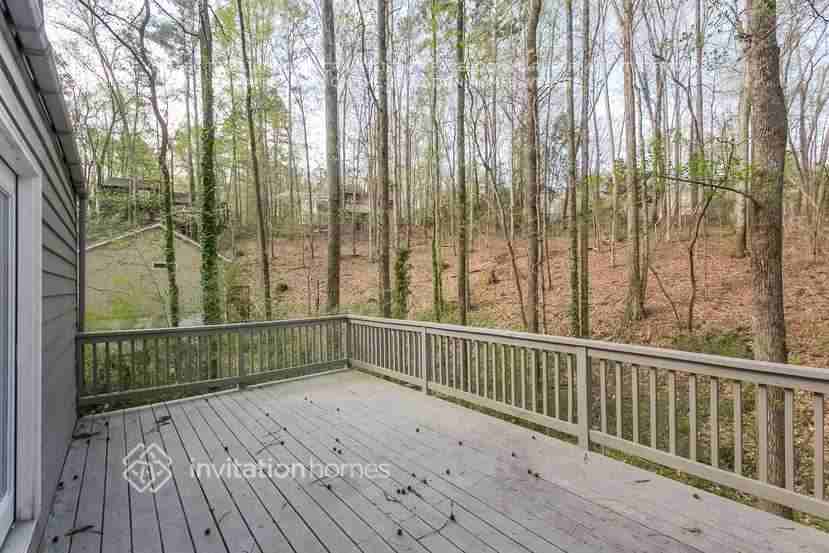3895 Rock Mill Pkwy - Photo 3 of 5
