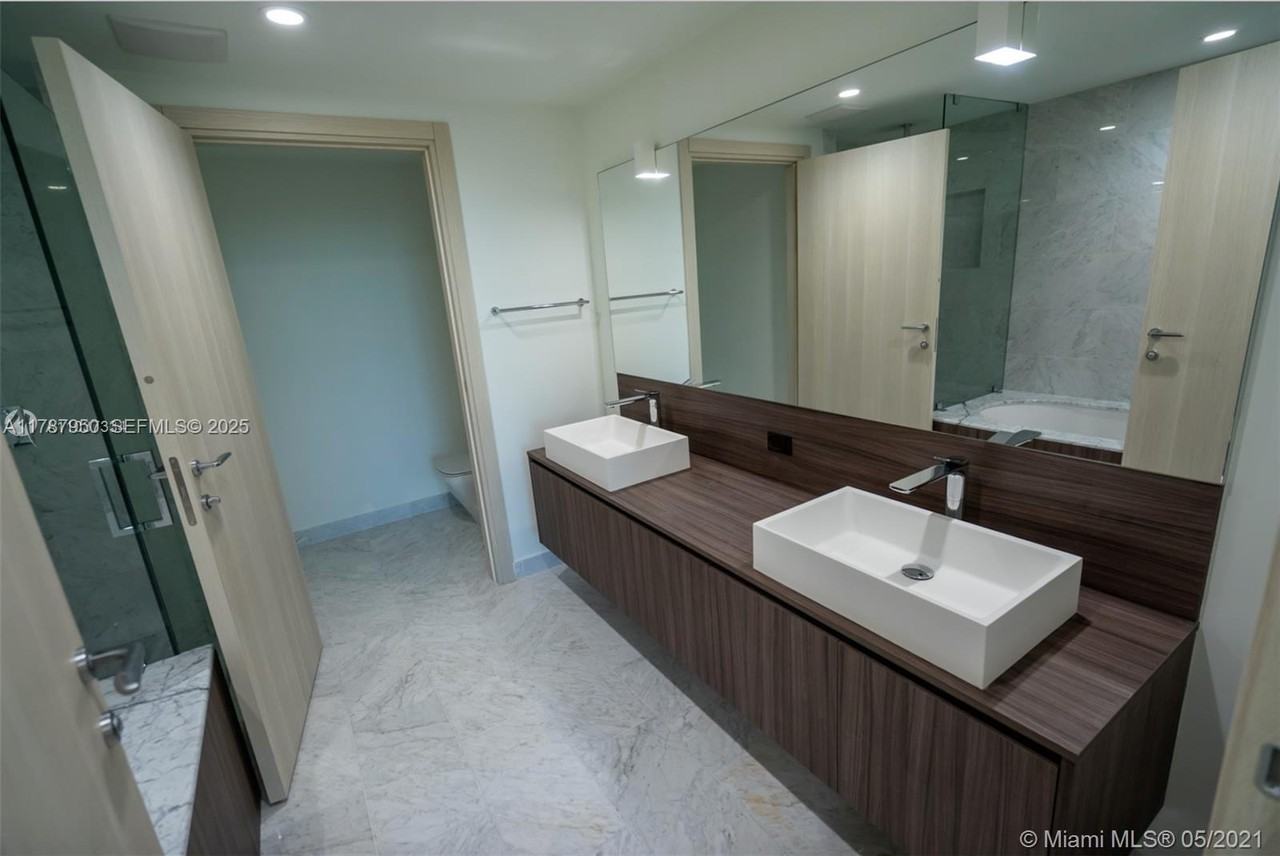 1000 Brickell Plaza #2706 - Photo 2 of 26