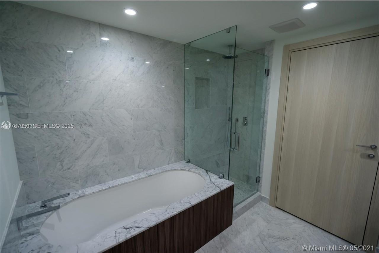 1000 Brickell Plaza #2706 - Photo 3 of 26