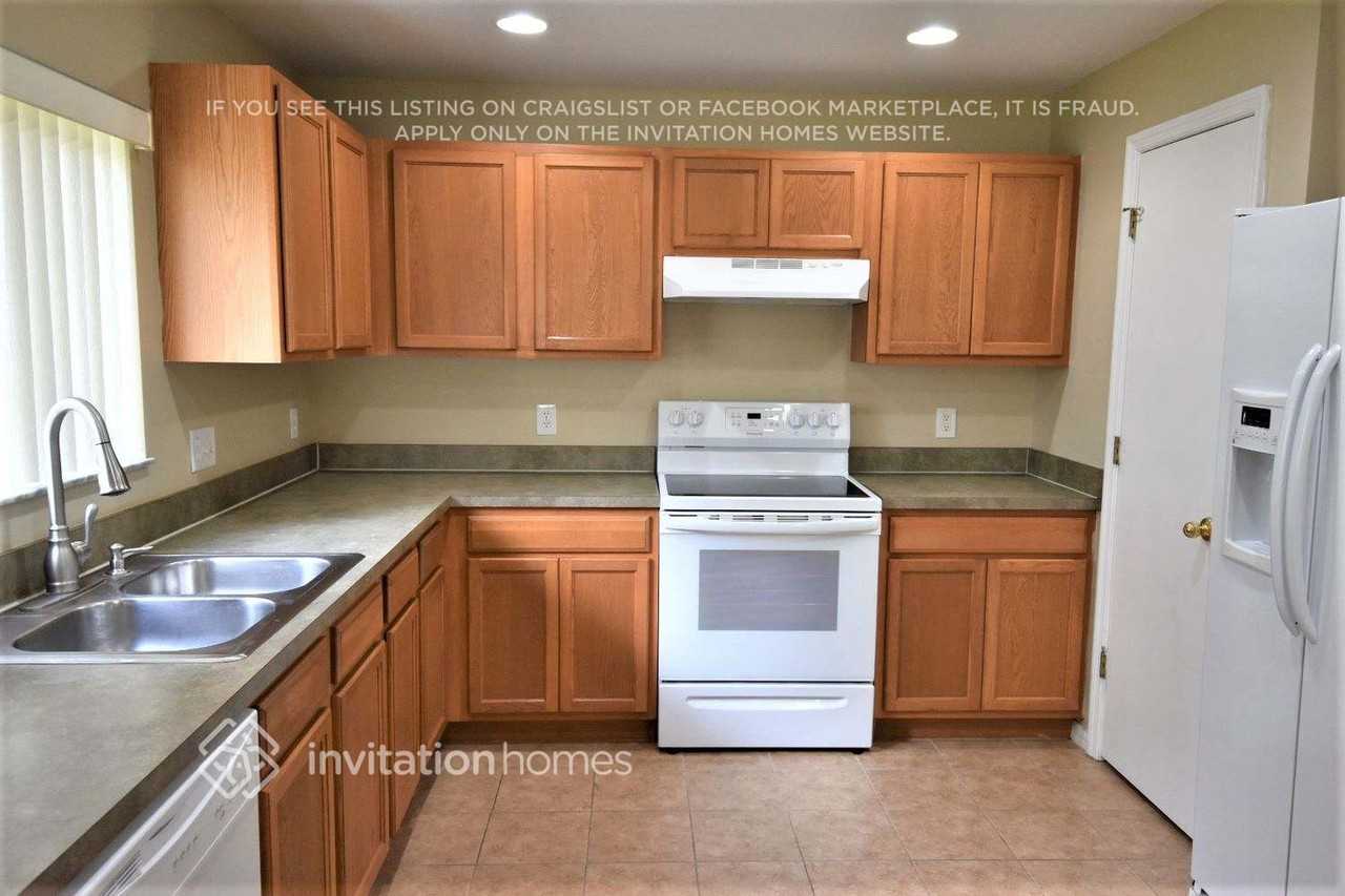 9313 Wellstone Dr - Photo 3 of 10