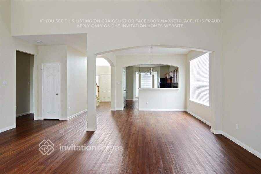 3807 Liberty Square Trl - Photo 3 of 20