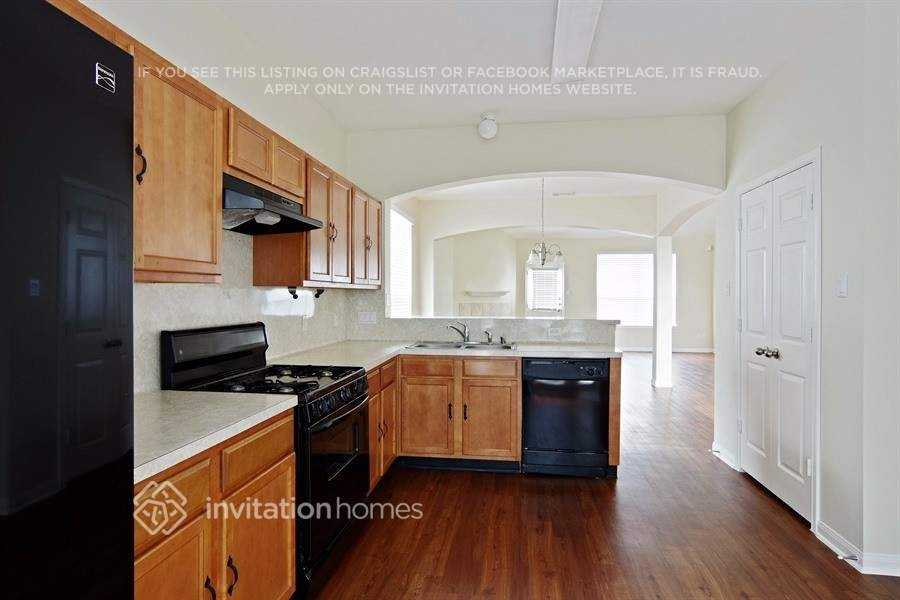 3807 Liberty Square Trl - Photo 4 of 20