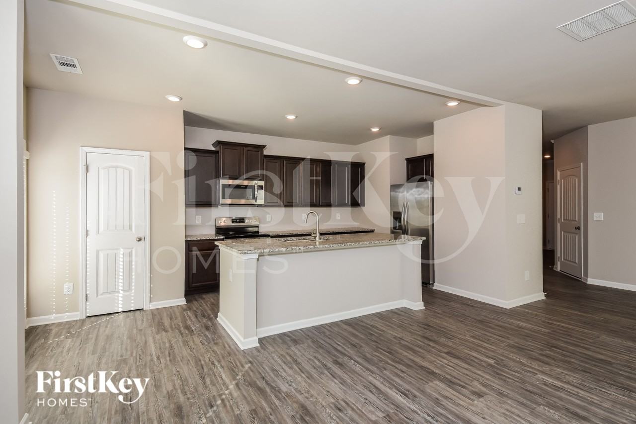 4954 Hillstone Dr - Photo 5 of 16