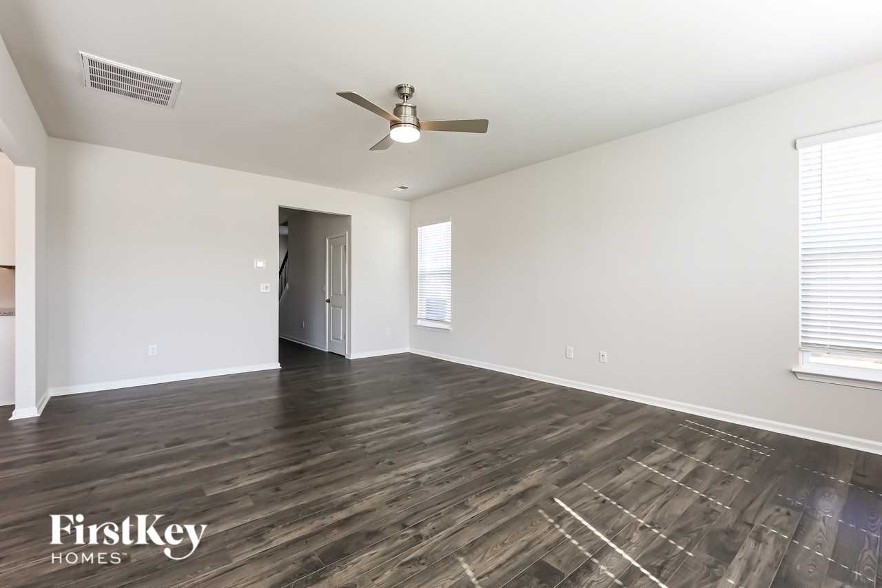 903 Birchcrest Way - Photo 4 of 16