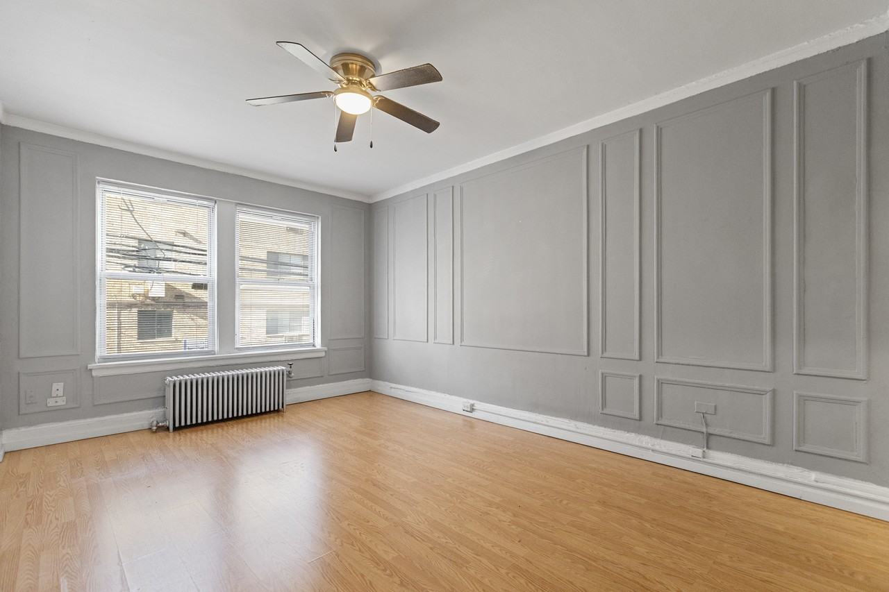 434 W Wellington Ave #612 - Photo 7 of 10