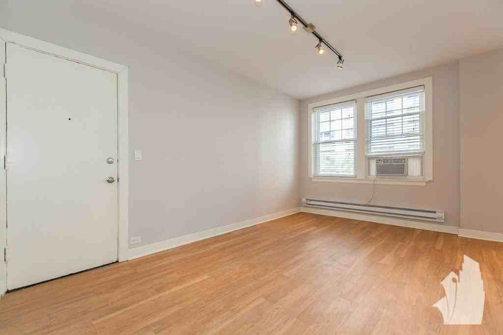 511 W Belmont Ave #3 - Photo 2 of 10