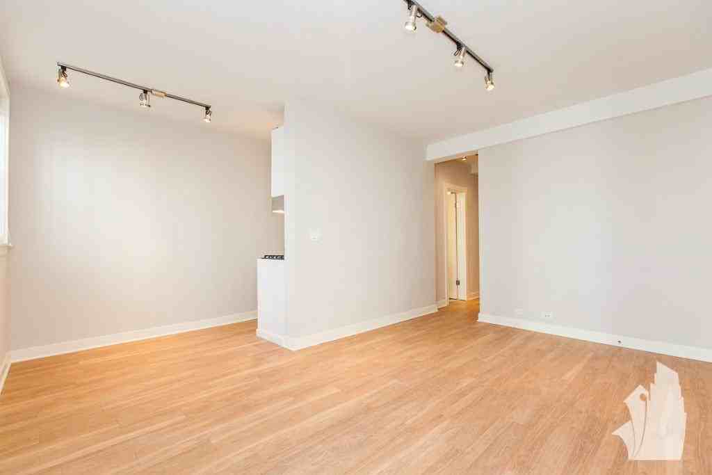 511 W Belmont Ave #3 - Photo 3 of 10